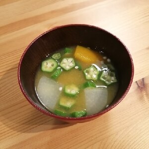 オクラと野菜の味噌汁